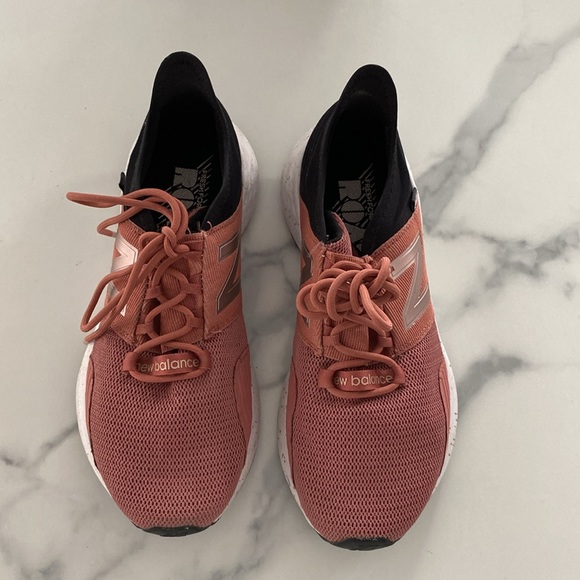 EUC Womens side 8.5 new Balance sneakers - Picture 4 of 16